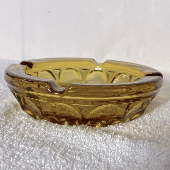 Vintage Anchor Hocking Fairfield Round Amber Glass Ashtray Trinket  Dish - Picture 3 of 13